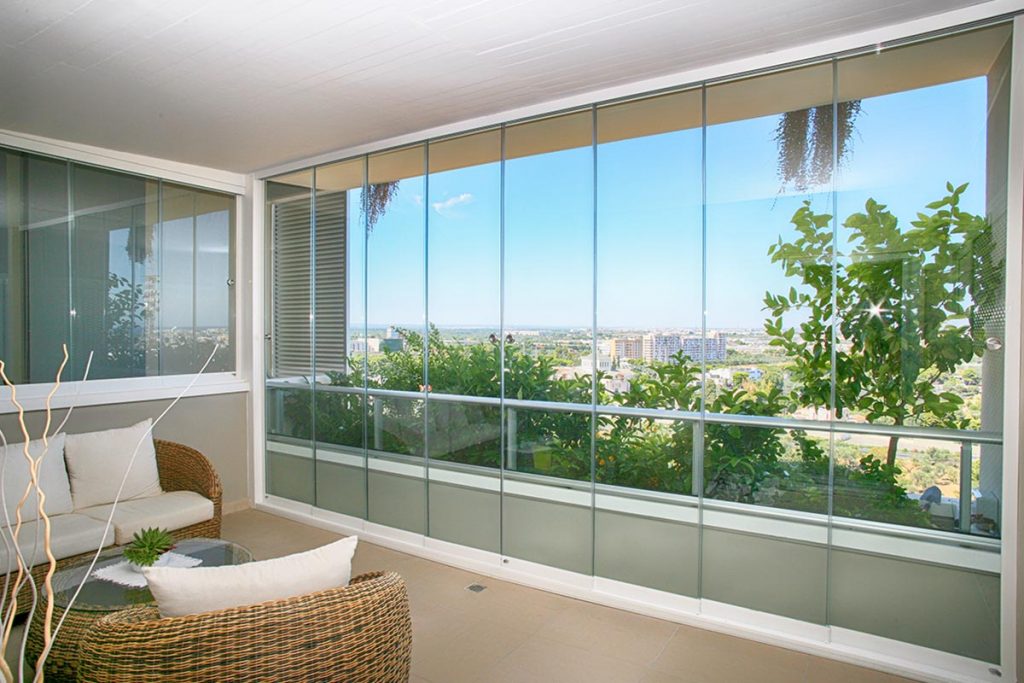 White Glass Cam Balkon